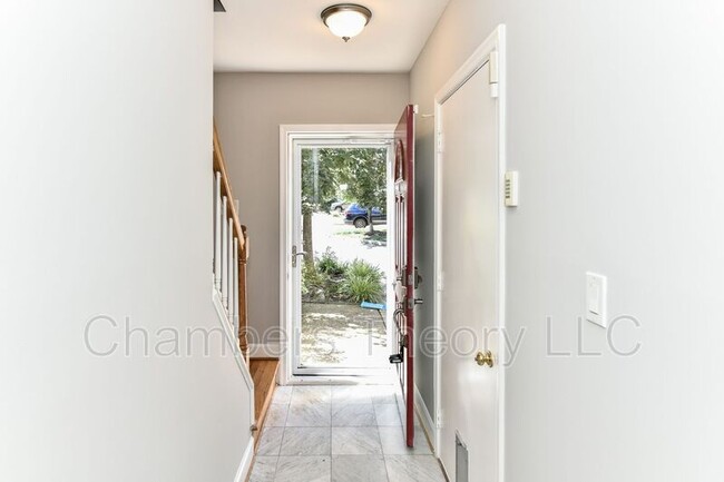 27 Herbert St in Alexandria, VA - Building Photo - Building Photo