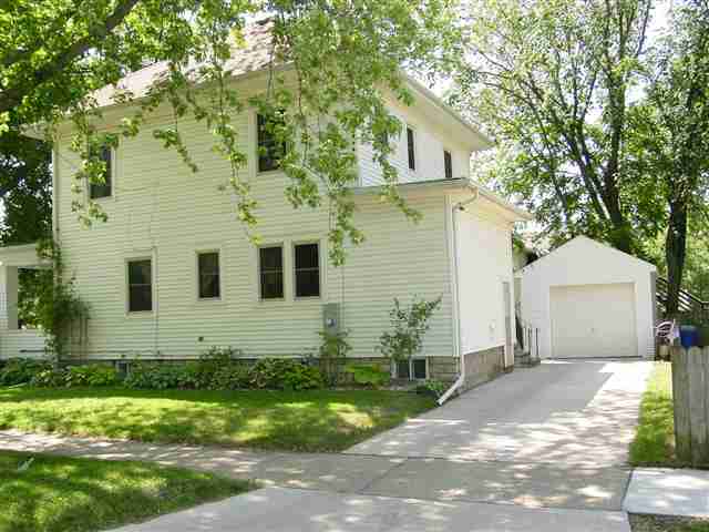 1403 Washington St in Cedar Falls, IA - Building Photo - Building Photo