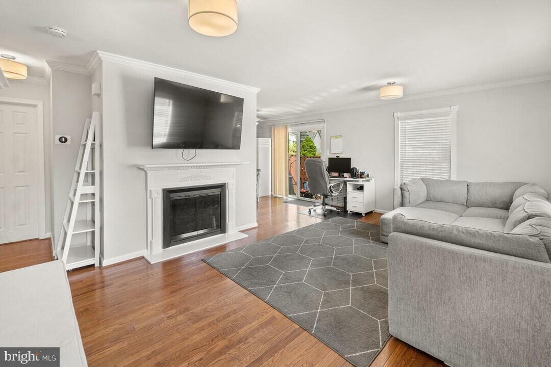 19602 Labelle Ct in Gaithersburg, MD - Building Photo
