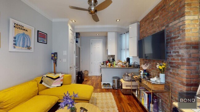 246 Mott St in New York, NY - Building Photo - Building Photo
