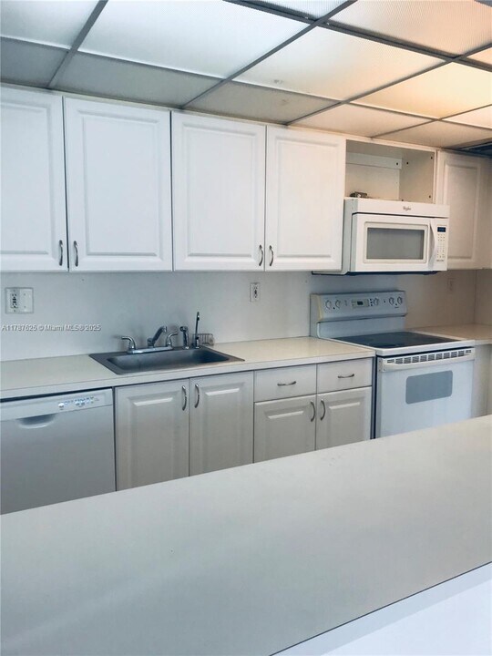 15969 NW 64th Ave, Unit 314 in Miami Lakes, FL - Building Photo