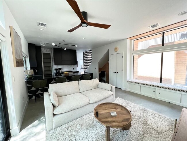 1100 Brass St in Austin, TX - Building Photo - Building Photo