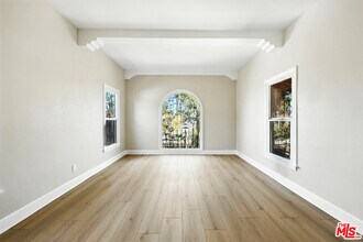 8853 S Halldale Ave in Los Angeles, CA - Building Photo - Building Photo