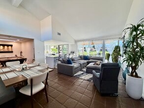 177 Las Lomas in Palm Desert, CA - Building Photo - Building Photo