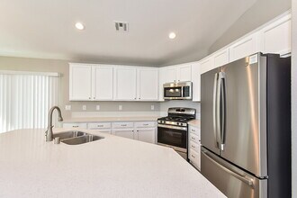 621 W Bright Lights Ave in North Las Vegas, NV - Building Photo - Building Photo