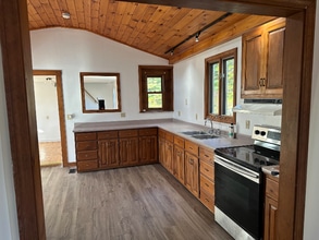367 Gardiner Rd in Wiscasset, ME - Building Photo - Building Photo