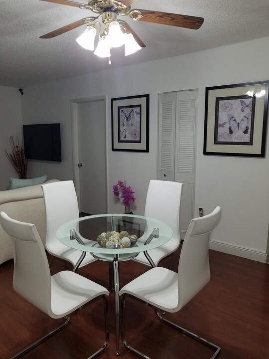 4713 NW 7th St in Miami, FL - Building Photo