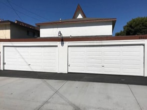 2985 Mendoza Dr in Costa Mesa, CA - Building Photo - Building Photo