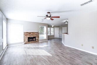 2103 Charlton House Ln in Katy, TX - Foto de edificio - Building Photo