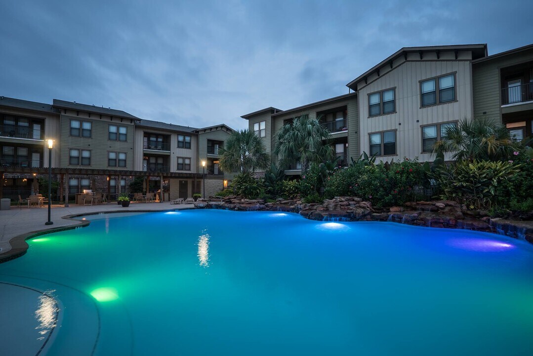 Queenston Manor in Houston, TX - Foto de edificio