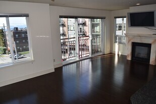 1711 E Olive Wy in Seattle, WA - Building Photo