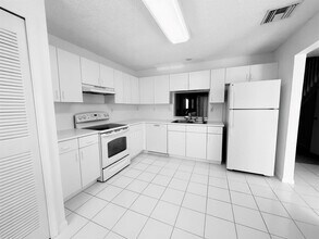 2381 NE 14th Street Cswy, Unit 215 in Pompano Beach, FL - Foto de edificio - Building Photo
