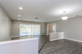6935 301st Ave N in Clearwater, FL - Foto de edificio - Building Photo
