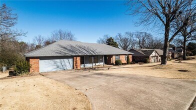 1034 E Bonnie Ln in Fayetteville, AR - Building Photo - Building Photo