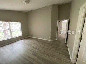 1172 Greenley Ave in Groveland, FL - Foto de edificio - Building Photo