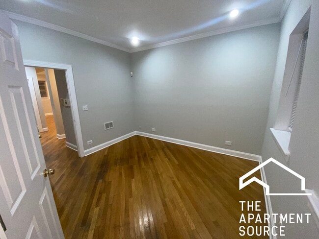 2242 W Morse Ave, Unit G in Chicago, IL - Building Photo - Building Photo