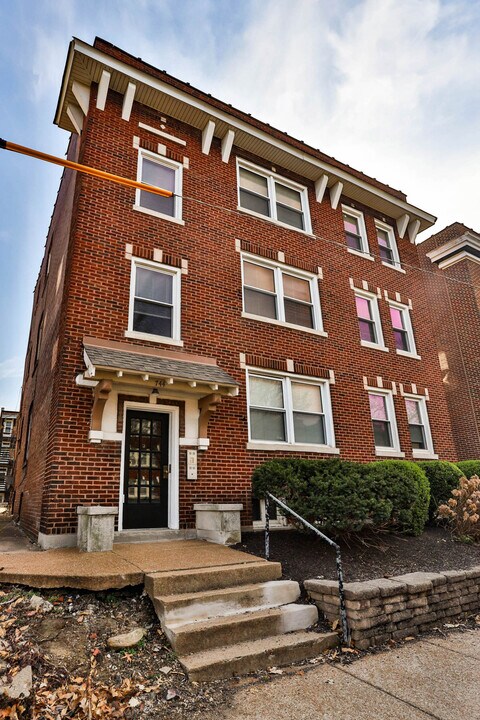 744 Heman Ave, Unit 2nd Floor in University City, MO - Foto de edificio