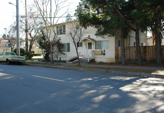 1327 Villa St in Mountain View, CA - Building Photo - Building Photo