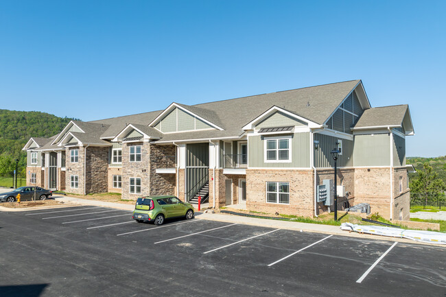 Crow Valley Apartments in Dalton, GA - Foto de edificio - Building Photo