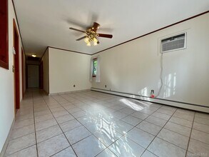 46 Forrest Ave in Shirley, NY - Building Photo - Building Photo