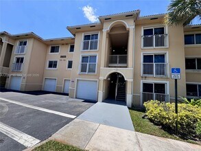 9909 Westwood Dr in Tamarac, FL - Building Photo - Building Photo
