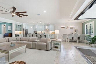 11012 Castlereagh St in Ft. Myers, FL - Foto de edificio - Building Photo