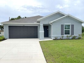 21471 Eldred Ave in Port Charlotte, FL - Building Photo