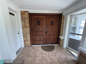 5025 SW 64th Ave in Davie, FL - Building Photo - Building Photo