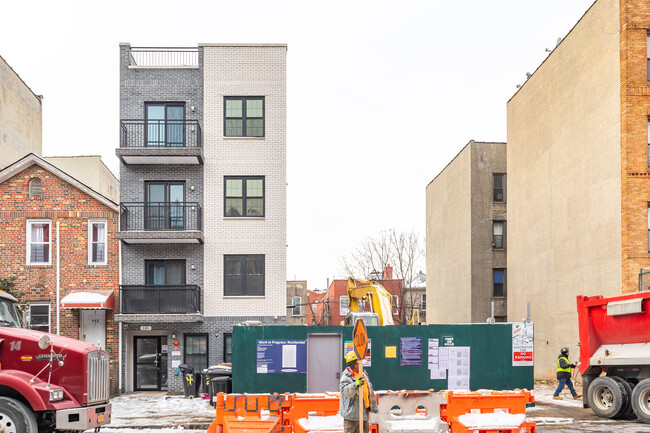 106-110 E 53rd St in Brooklyn, NY - Building Photo - Primary Photo