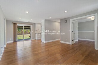 6010 SW Fernbrook Cir in Lake Oswego, OR - Building Photo - Building Photo
