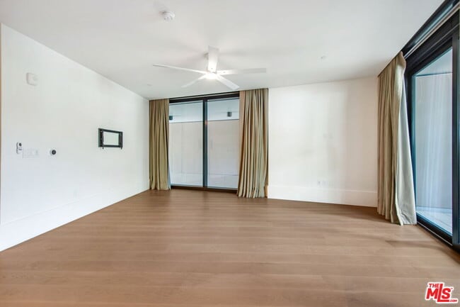 8420 W Sunset Blvd in West Hollywood, CA - Building Photo - Building Photo