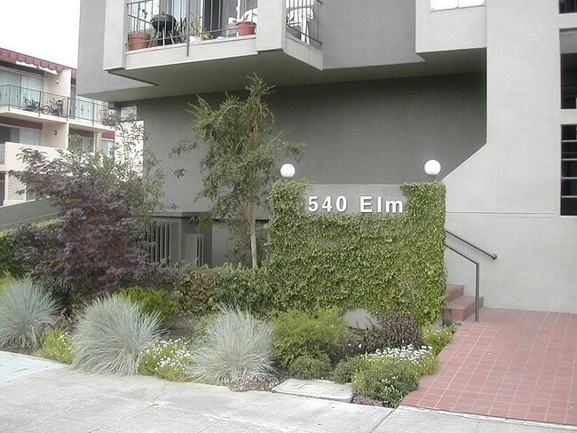 540 Elm St in San Carlos, CA - Building Photo - Building Photo