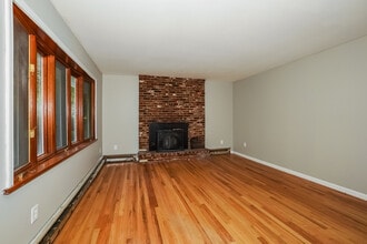 8240 Timberlane Dr in Painesville, OH - Building Photo - Building Photo