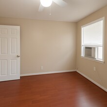 610 N Vionett Ln in Texas City, TX - Building Photo - Building Photo