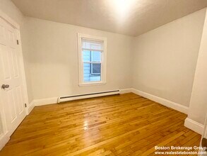 22 Rowell St, Unit #1 in Boston, MA - Building Photo - Building Photo