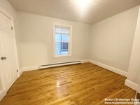 22 Rowell St, Unit #1 in Boston, MA - Foto de edificio - Building Photo