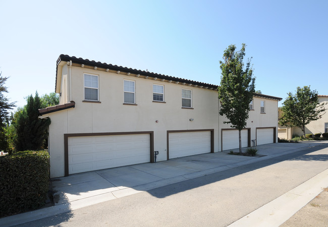 Creek Bridge Apartments in King City, CA - Foto de edificio - Building Photo