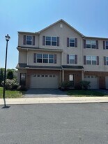 6443 Creekbend Dr in Mechanicsburg, PA - Building Photo