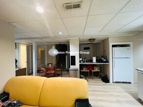 1693 Beacon St in Brookline, MA - Building Photo - Building Photo