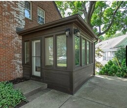 6407 W Lloyd St in Milwaukee, WI - Foto de edificio - Building Photo