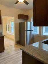 2077 Lewis Dr, Unit Upper in Lakewood, OH - Building Photo - Building Photo