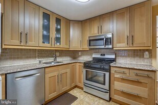 18722 Walkers Choice Rd in Burtonsville, MD - Building Photo