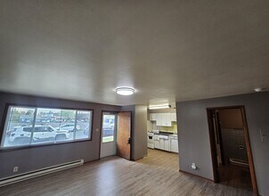 839 Cedar St in Cheney, WA - Foto de edificio - Building Photo