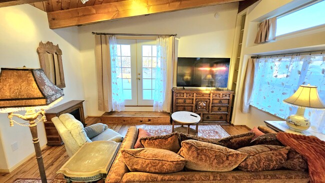 409 La Joya Rd, Unit B in Santa Fe, NM - Foto de edificio - Building Photo