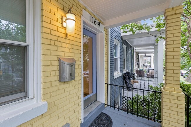 1169 Abbey Pl NE in Washington, DC - Foto de edificio - Building Photo