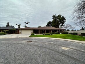 9913 Spring Oak Dr in Bakersfield, CA - Building Photo - Building Photo