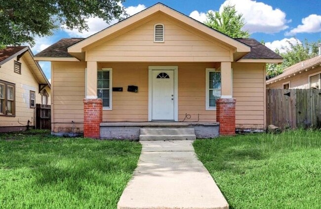 property at 3303 Illinois St