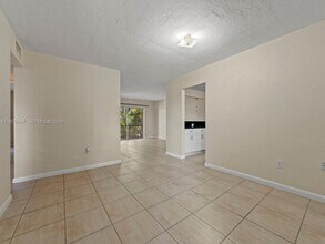6900 N Kendall Dr in Pinecrest, FL - Building Photo - Building Photo