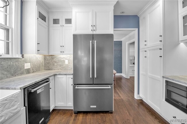 property at 5 Mayfair Ln
