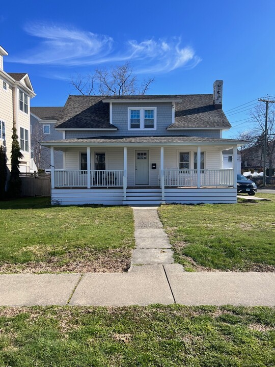 799 Rowland Rd in Fairfield, CT - Building Photo